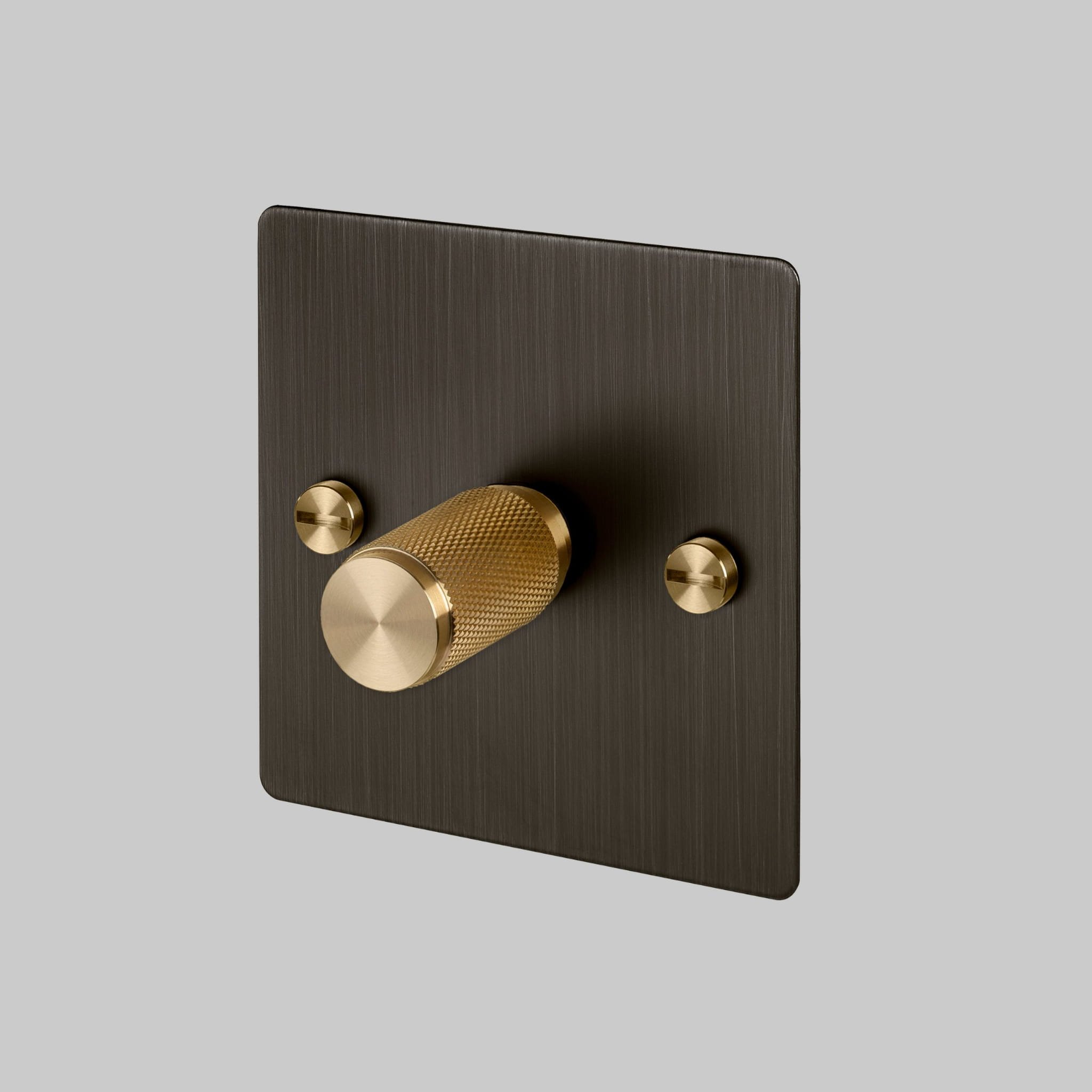 Cross 1G 120W LED-dimmer Bränd brons med mässing Brittisk standard