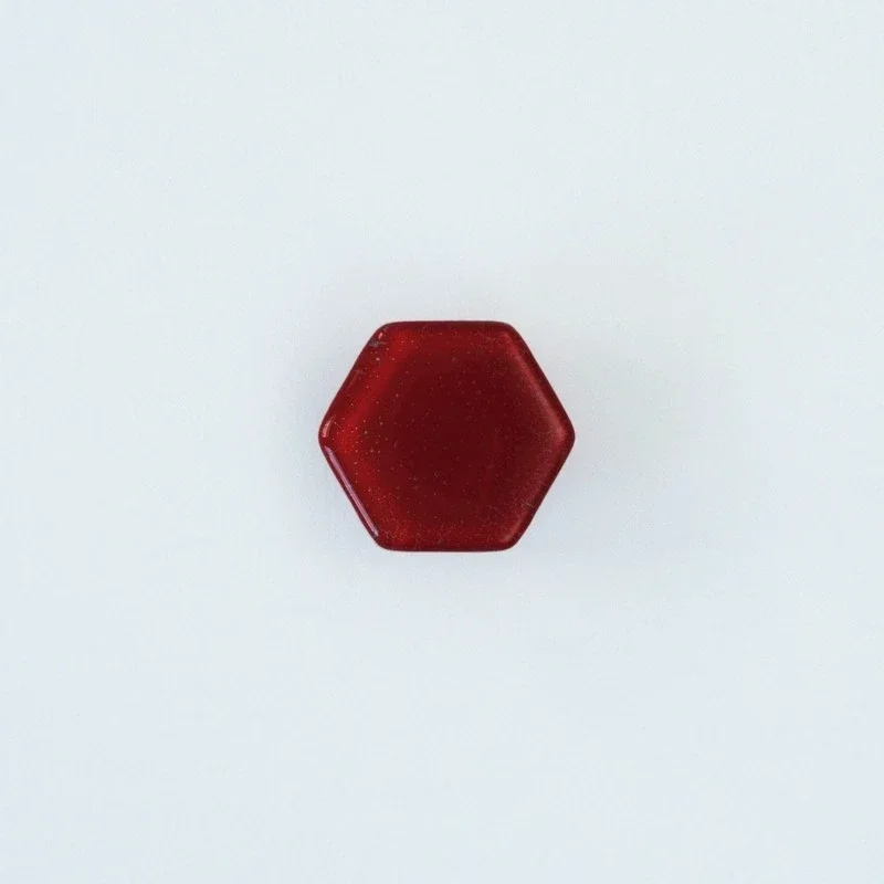 Möbelknopp i hexagon glas, vinröd färg