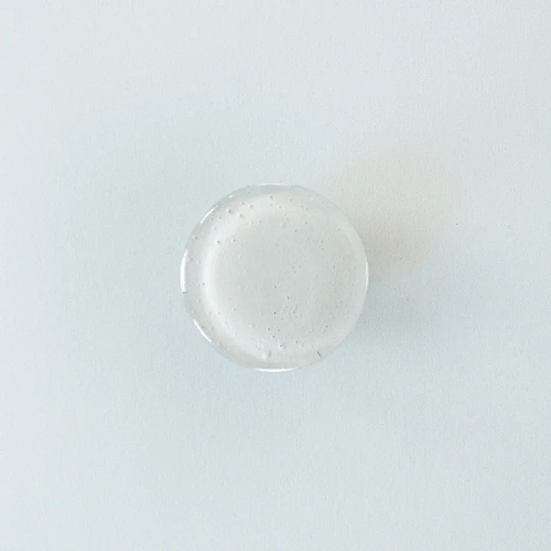 Rund möbelknopp i glas, vit