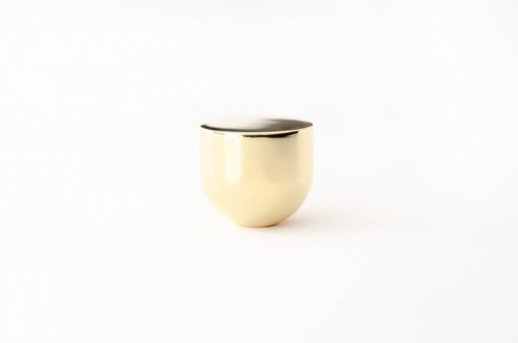 Kokeshi 1816 möbelknopp, polerad mässing, olackerad