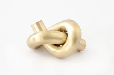Knot 50 möbelknopp, borstad mässing, olackerad