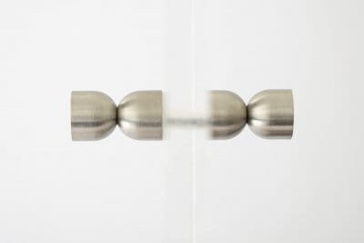 Kokeshi 1832 dubbelsidig möbelknopp, borstat stål