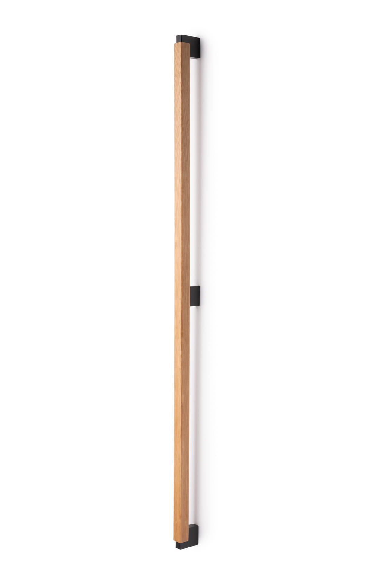 Duo Big 960 ensidigt längsgående möbelhandtag, träek med svart aluminium