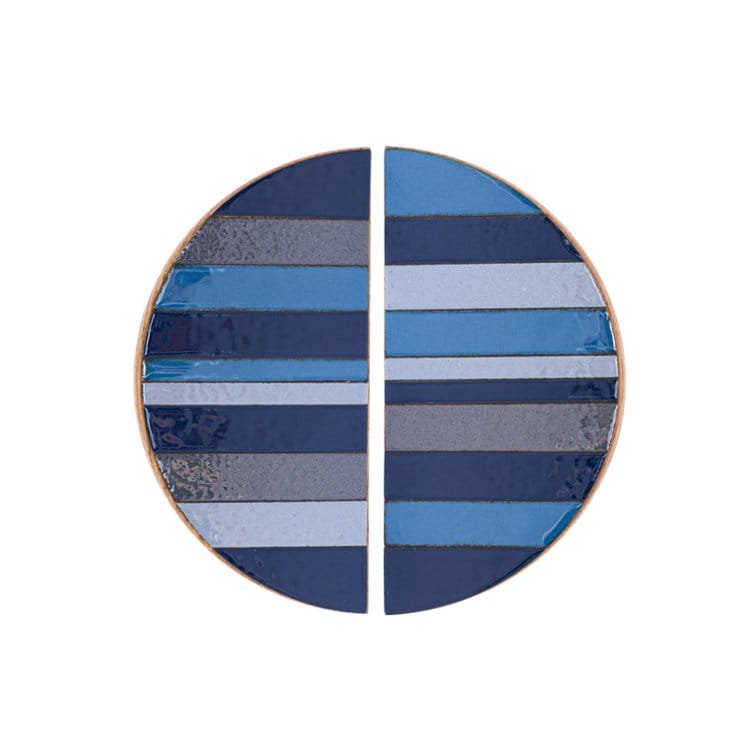 Tone Blue 100 Kopparemaljerat möbelhandtag med Ek Trä Hårdolja Färglös Halvmatt (vänster)