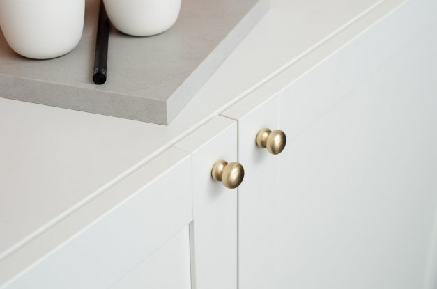 Bubble 20 möbelknopp i borstad mässing