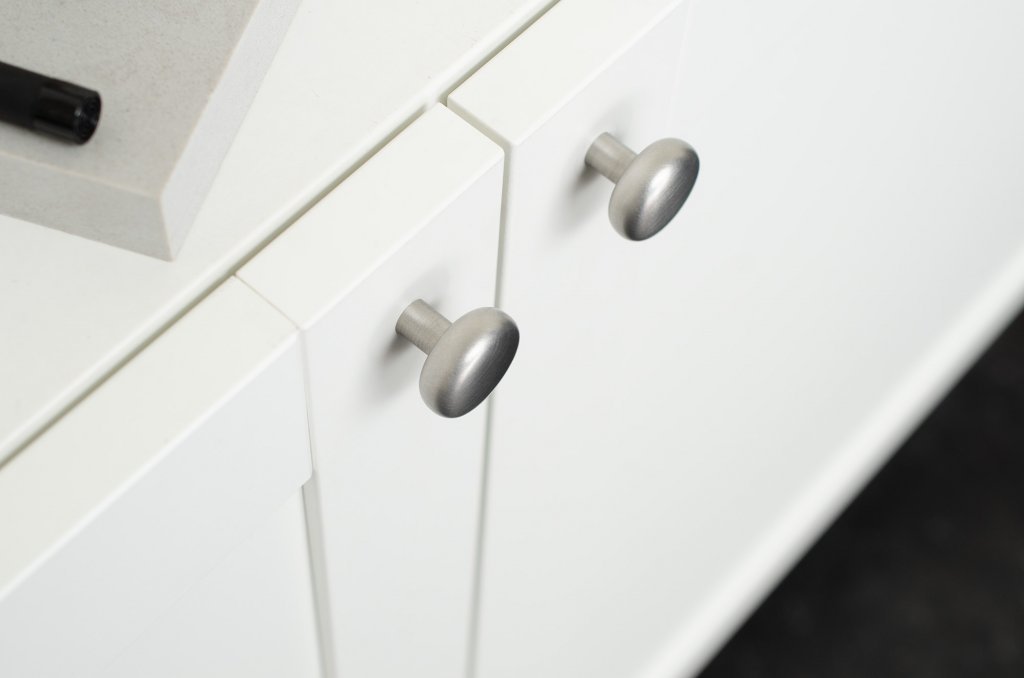 Möbelknopp i borstat rostfritt stål, Caramel 24