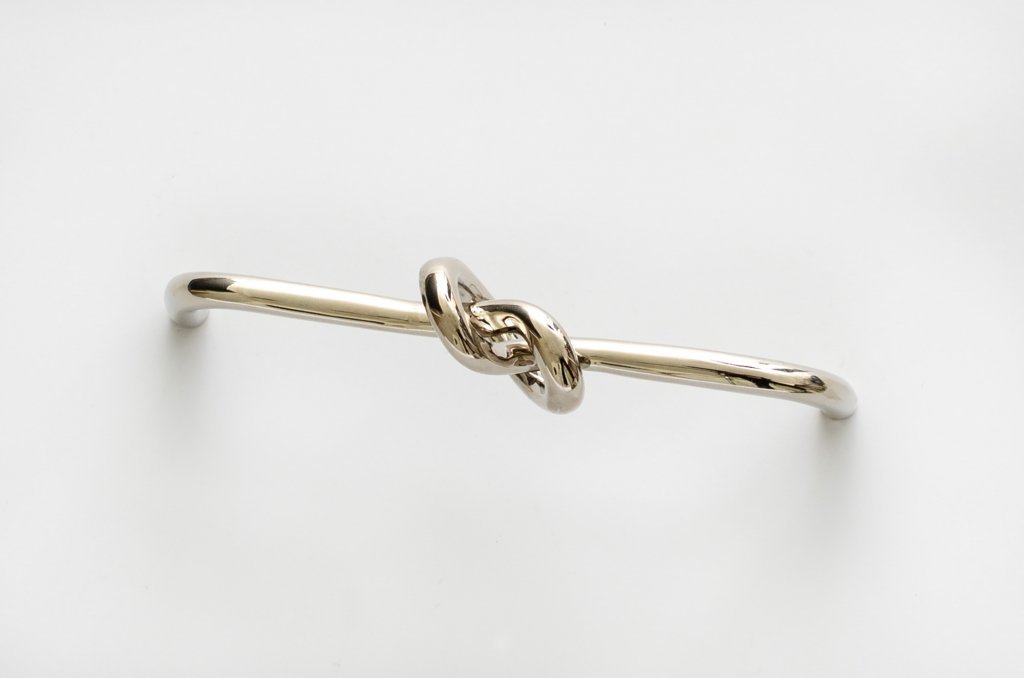 Poignée de meuble longue Knot 128, acier inoxydable poli